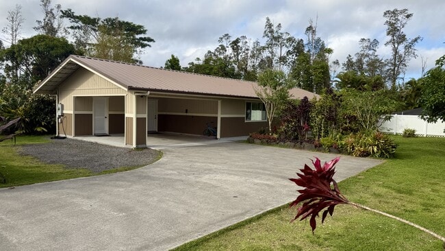 Building Photo - 16-2063-2063 Pearl Dr