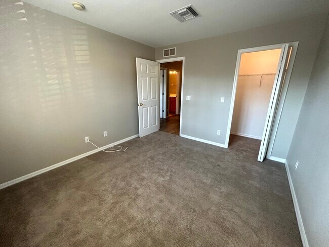 Building Photo - 7871 Lake Sawgrass Loop