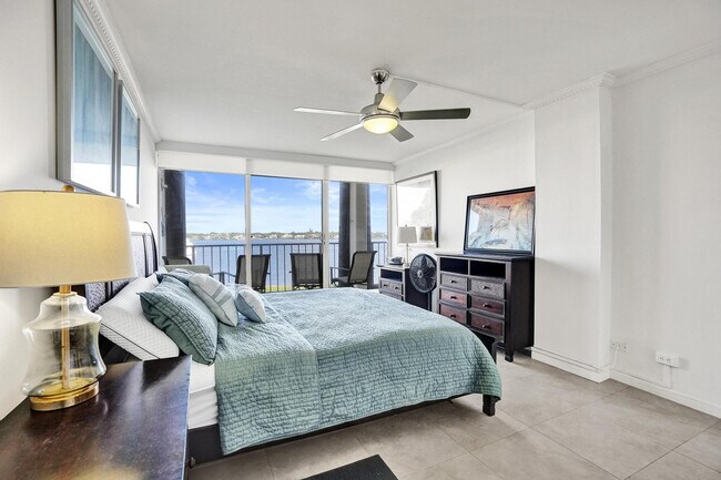 Building Photo - 132 Lakeshore Dr