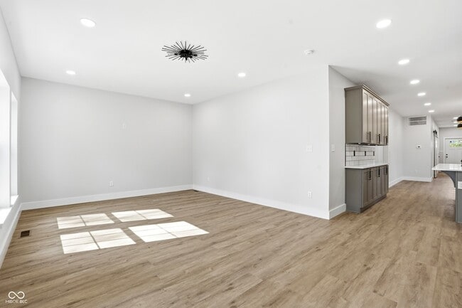 Building Photo - 4623 Rookwood Ave