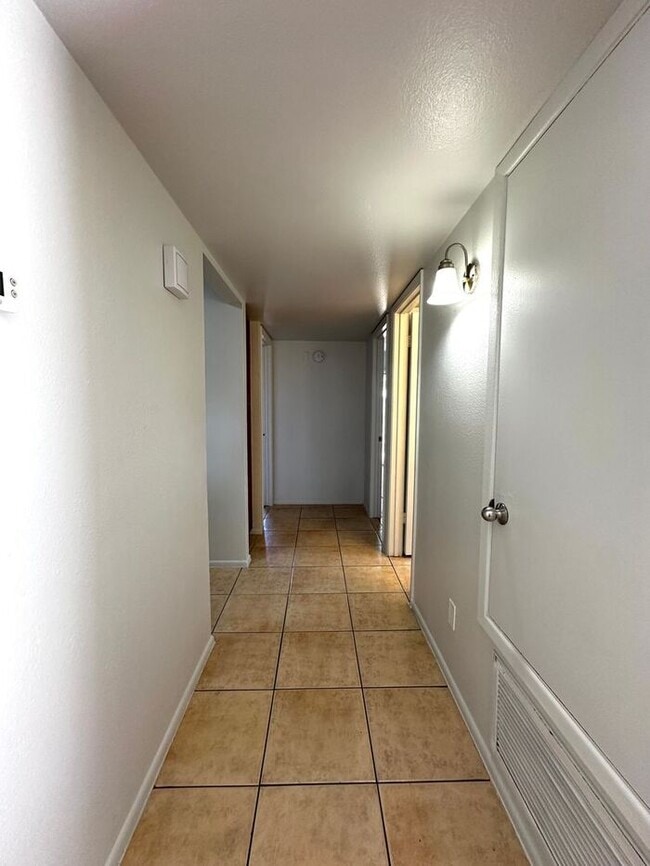 Building Photo - $500 Move In Special!2-bedroom, 1-bath apartment in Mesa, AZ
