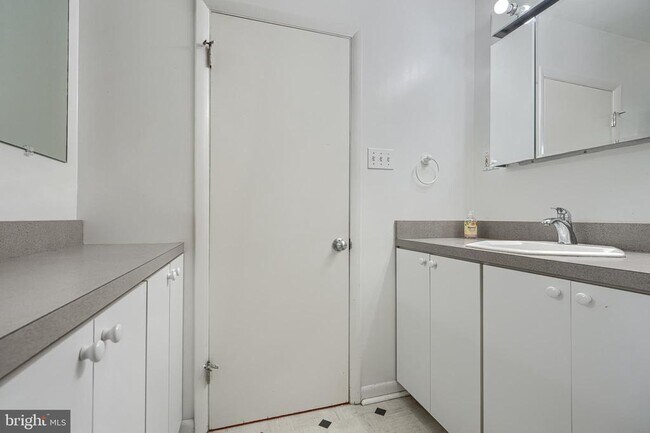 Building Photo - 112 Springside Dr