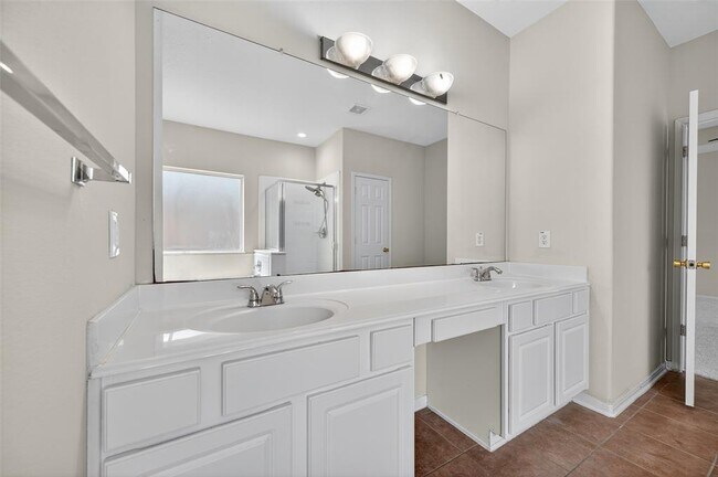 Building Photo - 15411 Redbud Dale Ct