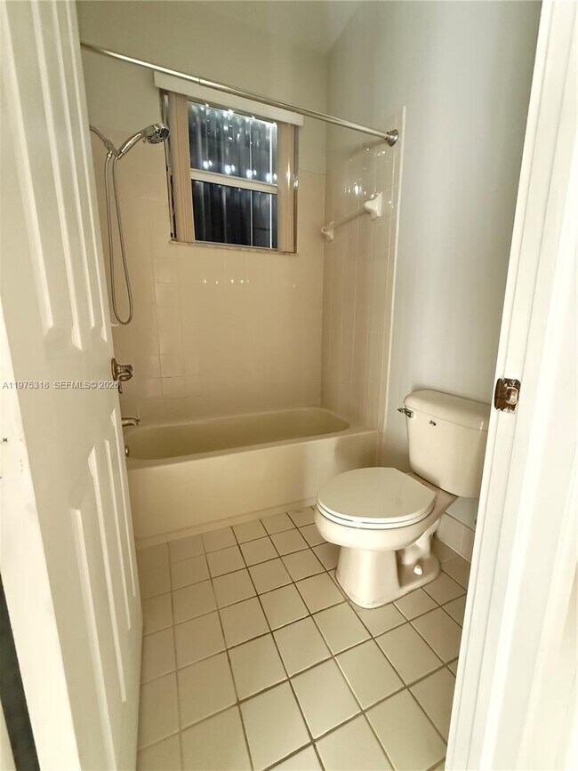 Building Photo - 978 NE 42nd Pl