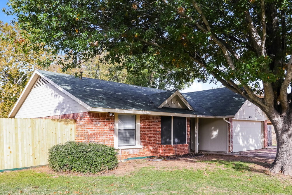 Building Photo - 4210 Glen Hollow Cir