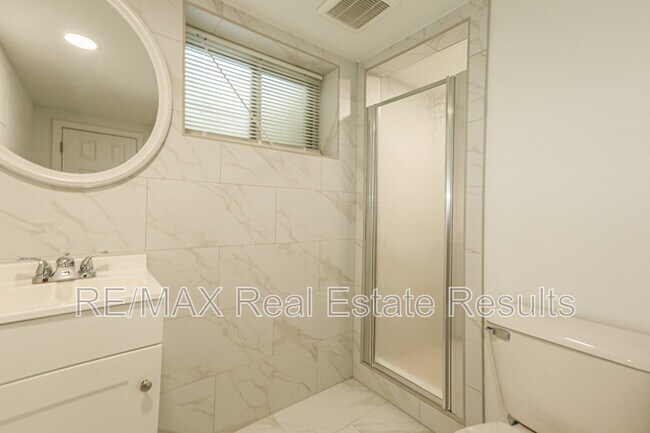 Building Photo - 1741 E 1st Ave