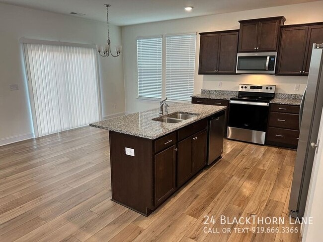 Building Photo - 24 Blackthorn Ln