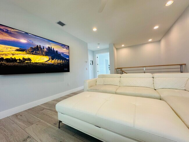Building Photo - 15377 Green River Ct