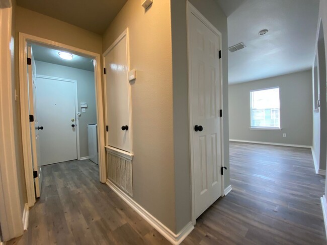 Building Photo - Beautiful Home in Redbird Ranch
