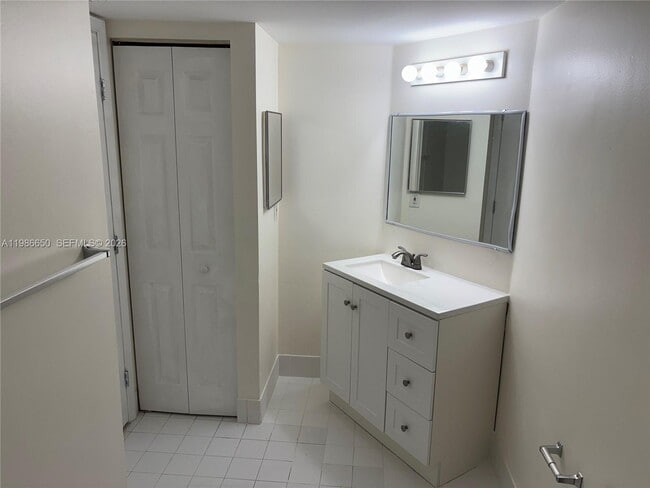 Building Photo - 655 SW 111th Way