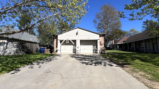 Building Photo - Charming Arden Area 2bd/1ba Duplex!