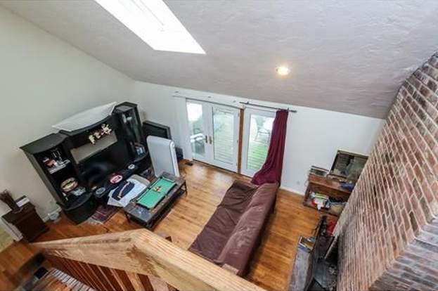 Building Photo - 13 Great Hill Rd