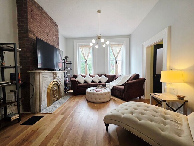 Building Photo - Renovated Manchester Gem with City Views & Modern Upgrades 3 beds 1.5 baths