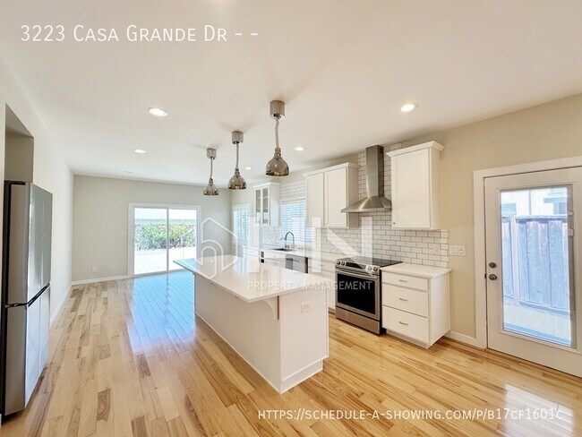 Building Photo - 3223 Casa Grande Dr