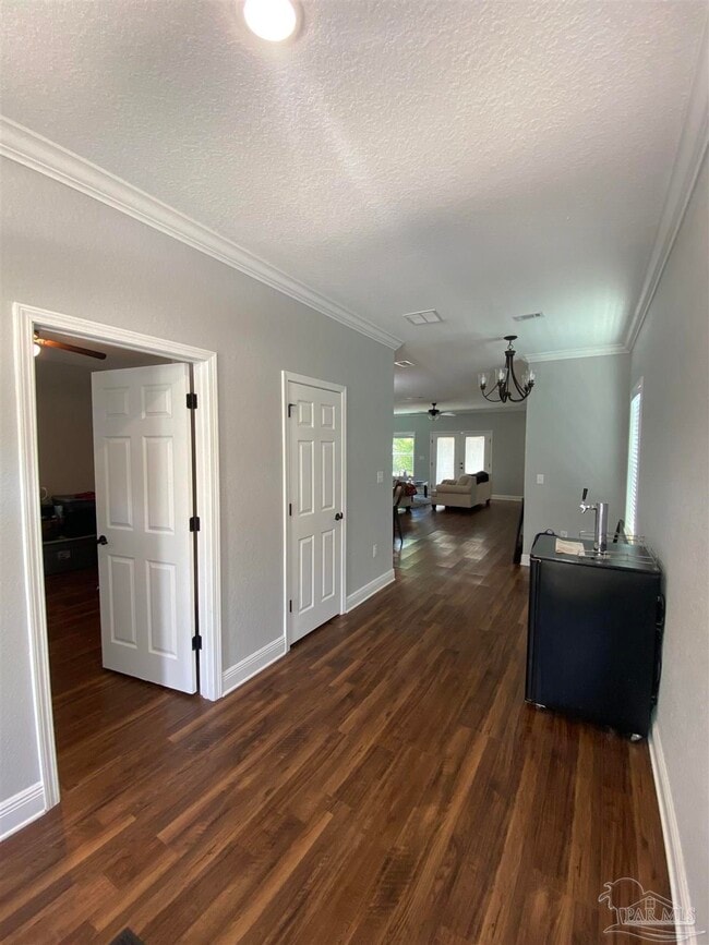 Building Photo - 607 W Belmont St