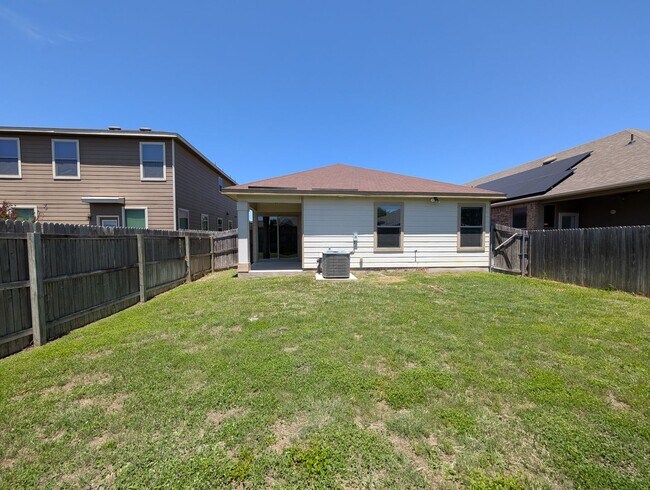 Building Photo - 4/2 in West Village at Creekside / Fenced ...