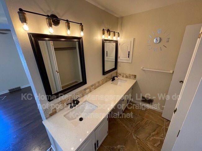 Building Photo - 209 Woodbridge Ln