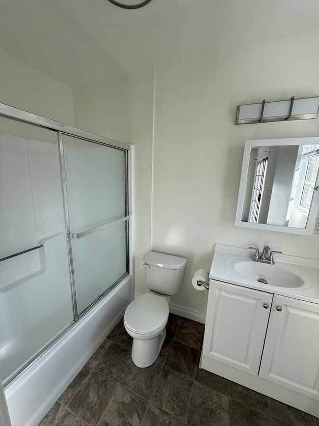 Bathroom - 10815 Kling St