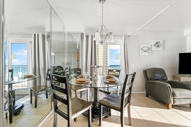 Building Photo - 8743 Thomas Dr