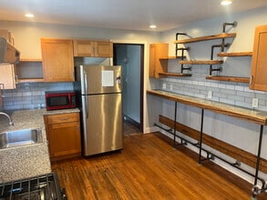 Building Photo - 45 Meech St
