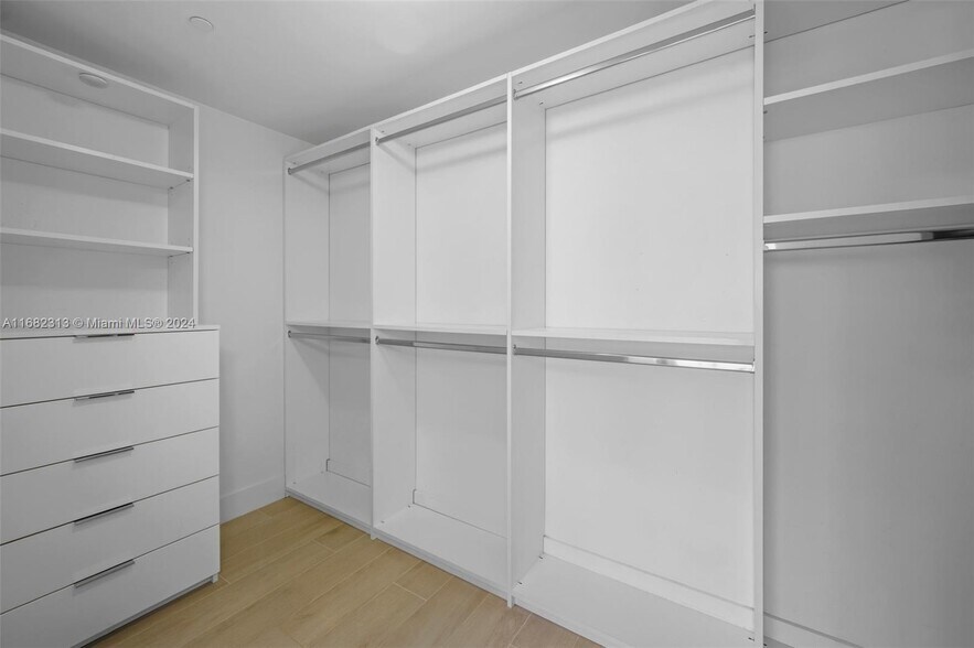 Building Photo - 16385 Biscayne Blvd