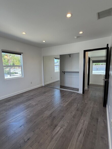 Building Photo - 9040 Wildwood Ave