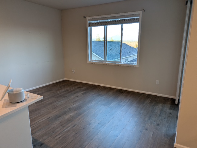 Building Photo - 912 119th Ave SE