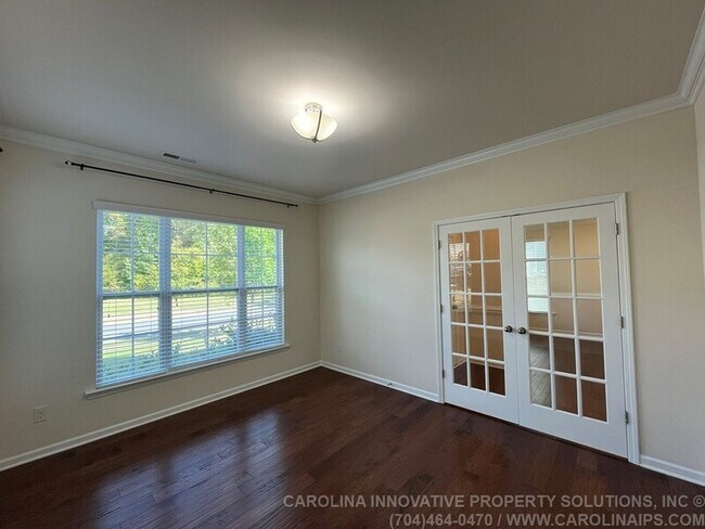 Building Photo - 385 Hawks Creek Pkwy