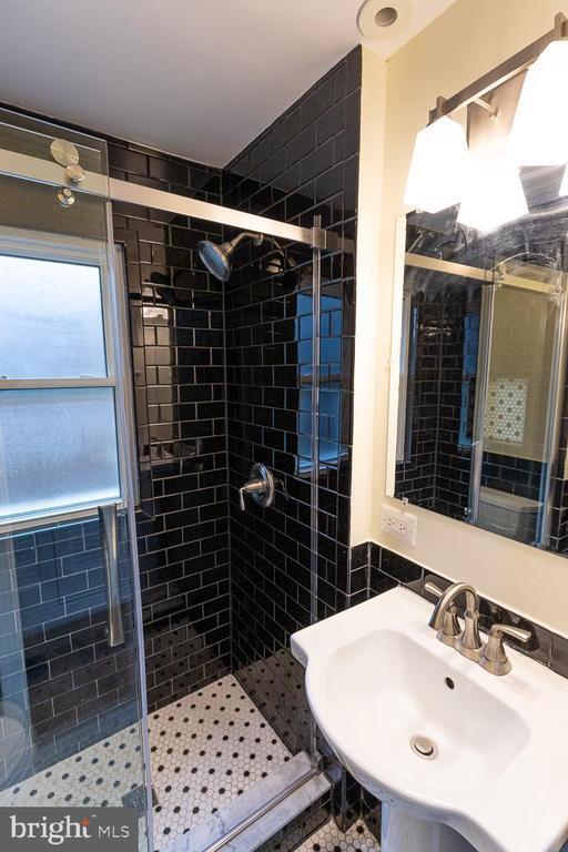 Building Photo - 315 12th St SE