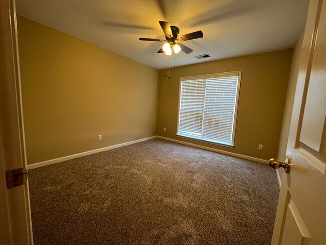 Building Photo - 9150 Hervay Cove
