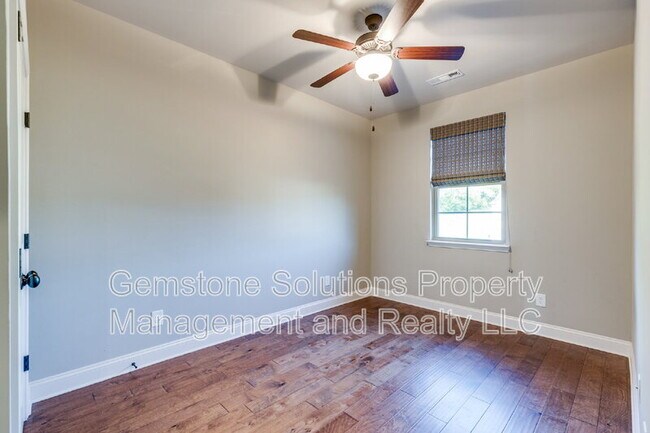 Building Photo - 1664 Hampshire Pl