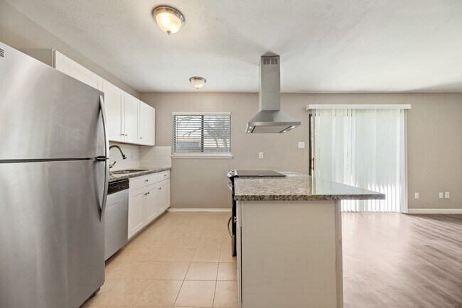 Building Photo - 17615 Autumn Hills Dr