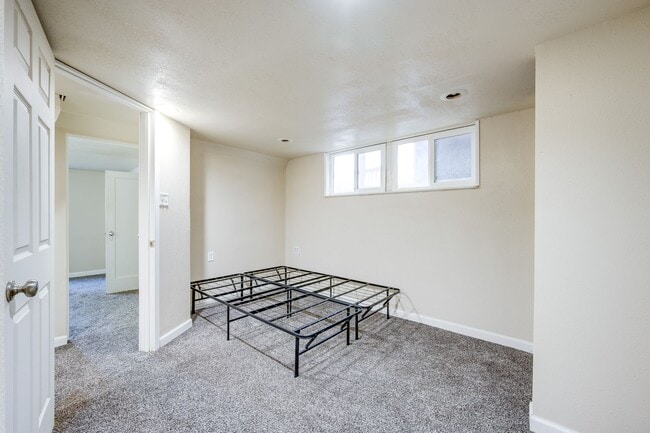 Building Photo - Charming College Hill Gem – Your Perfect Student Home!