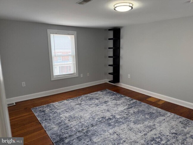 Building Photo - 9 Cedar Ave