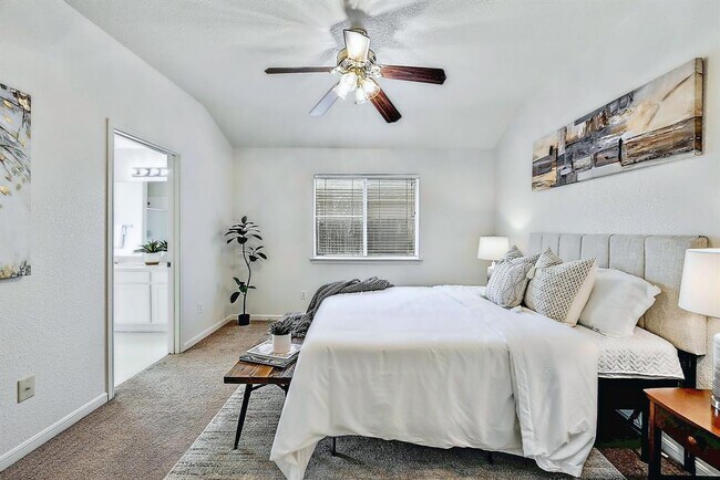 Building Photo - 117 Rosemary Cove