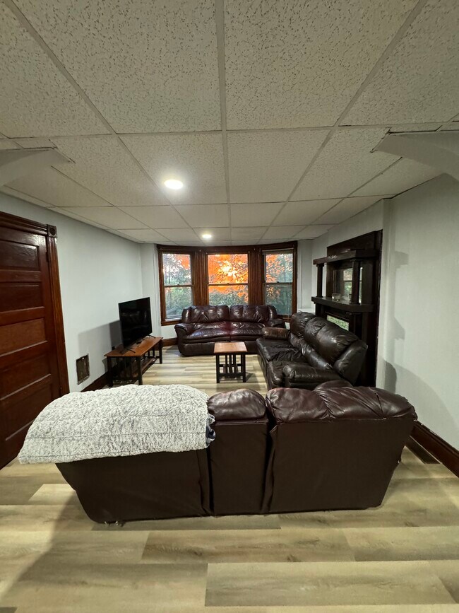 Building Photo - 238 11th St