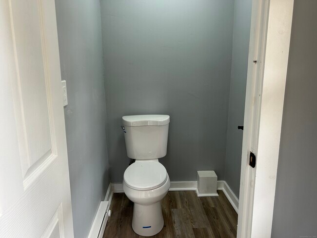 Building Photo - 27 N Main St