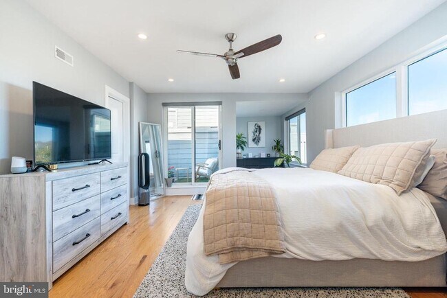 Building Photo - 1647 E Eyre St