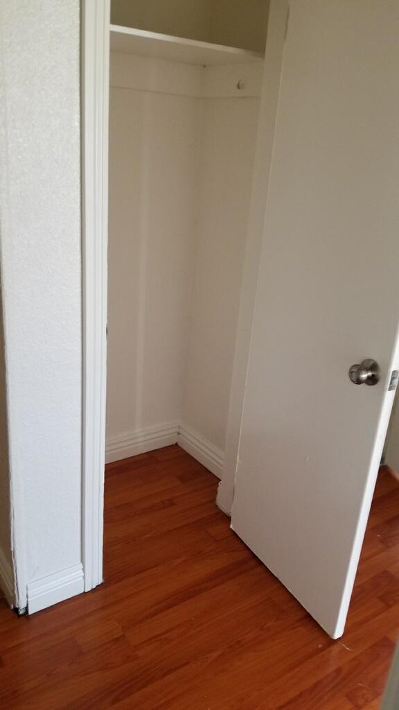 Building Photo - 10616 S Central Ave