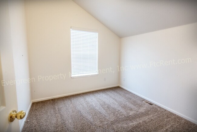 Building Photo - 802 Waterglen Dr