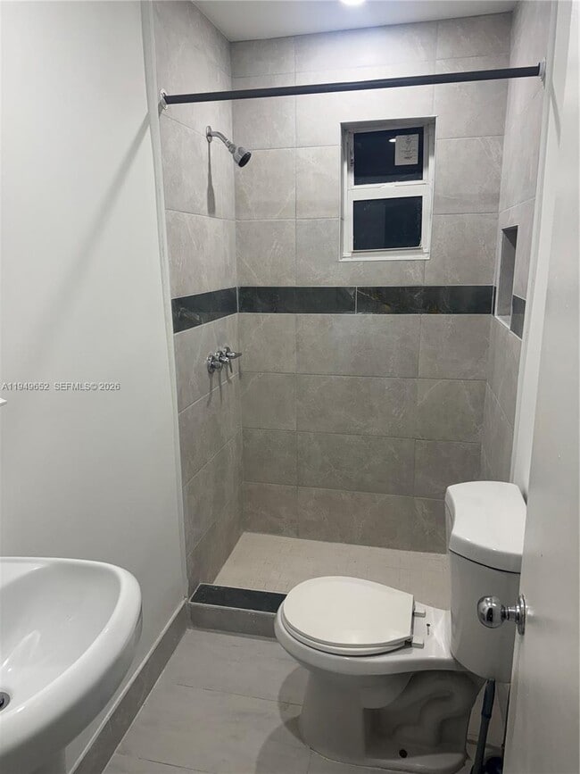 Building Photo - 1629 SW 10th St