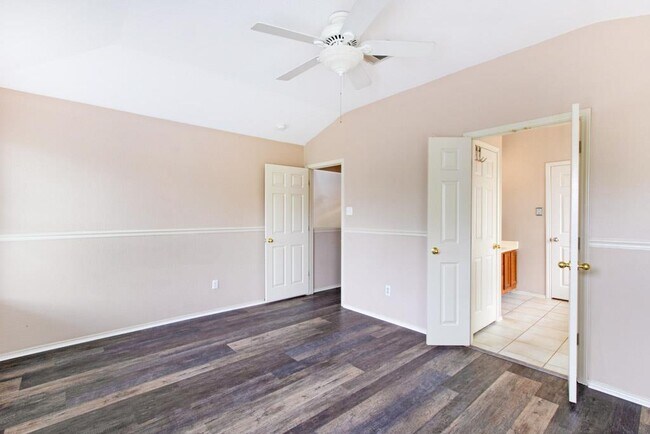 Building Photo - 1810 W Pflugerville Pkwy