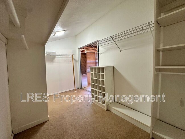 Building Photo - 106 Eastwind Ln