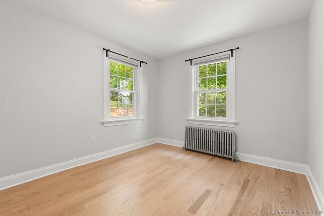 Building Photo - 10 Clarmore Dr