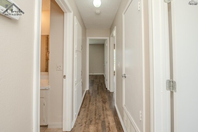 Building Photo - 1118 Crescent Ln