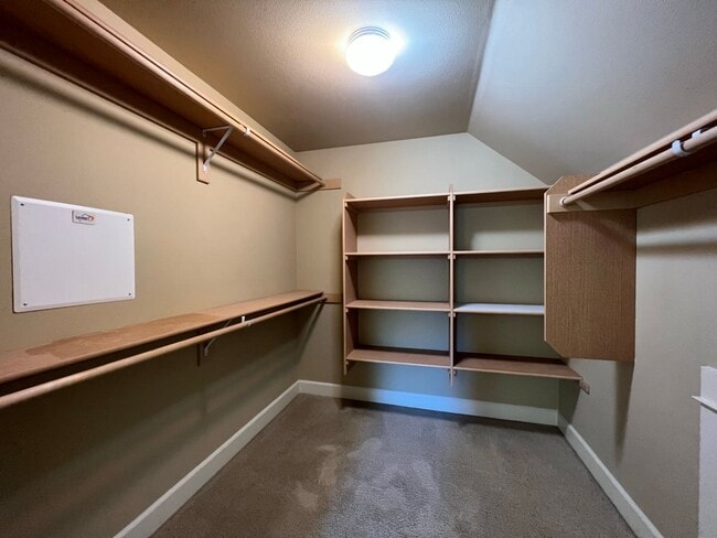 Building Photo - Spacious 3 Bedroom Home in Hood River
