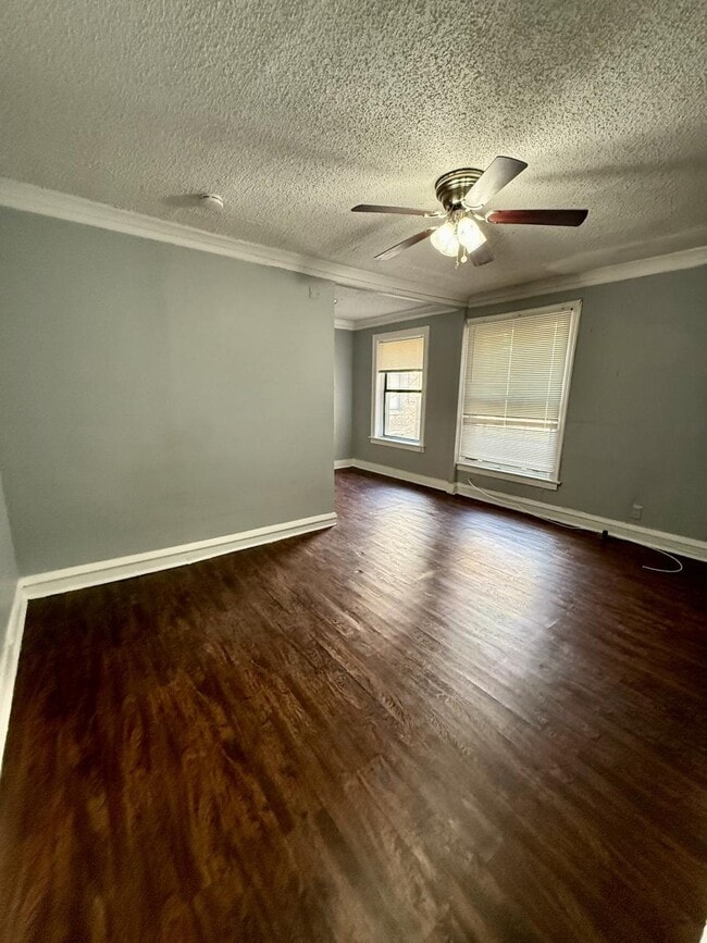 Building Photo - 6959 S Paxton Ave