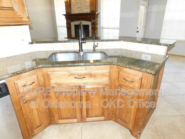 Building Photo - 1100 Kelsi Dr