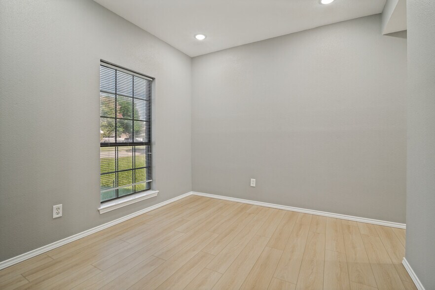Dining Room - 2700 Cornell Dr