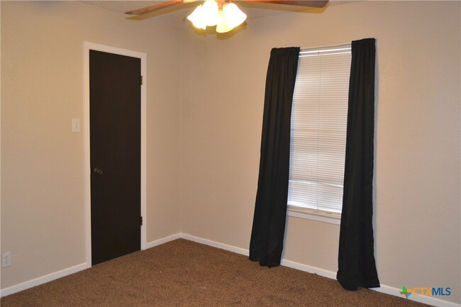 Building Photo - 1804 Fairway Dr